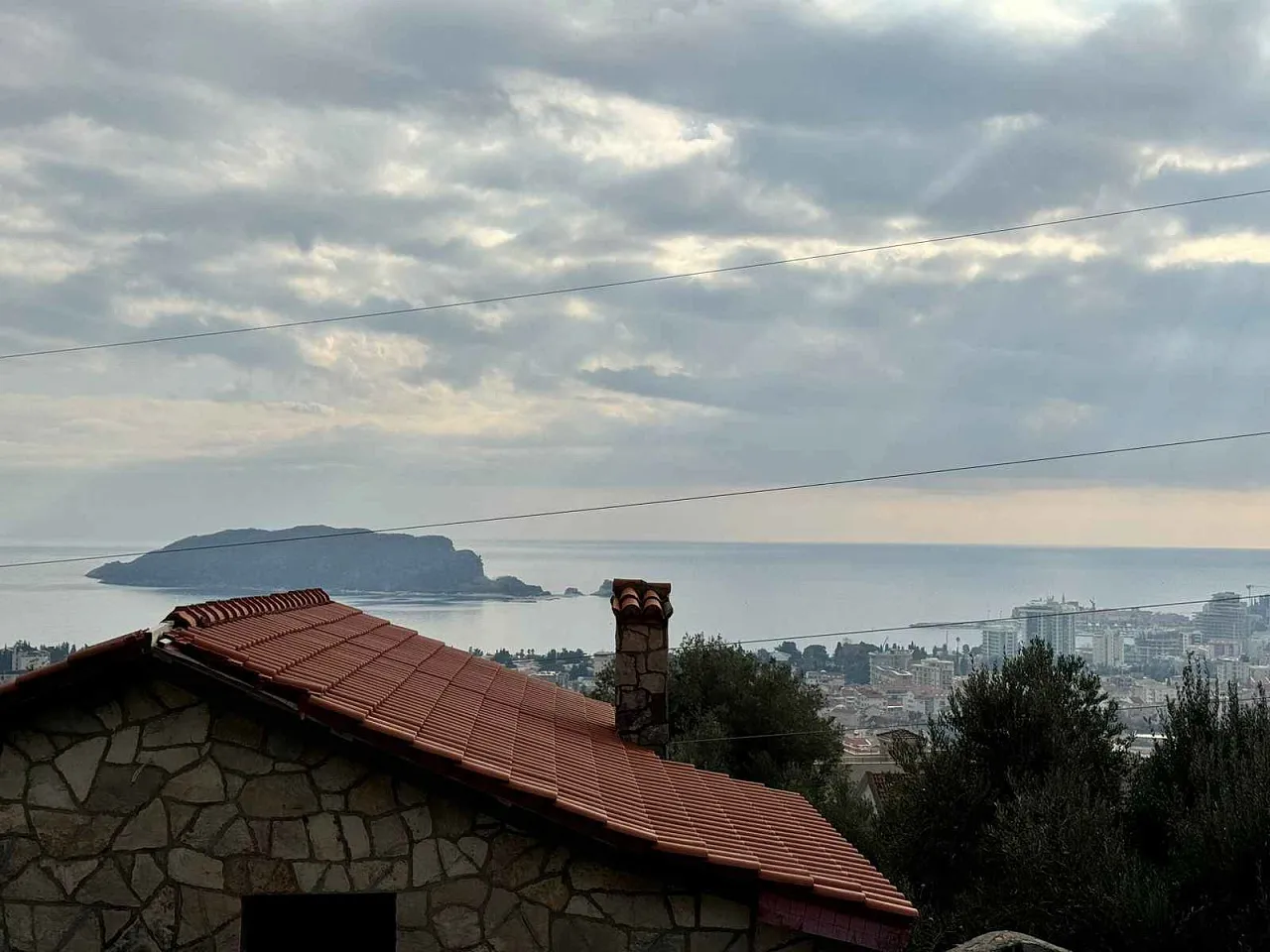 Grundstück von 389 m2 in einem der Bezirke Budva - Maine